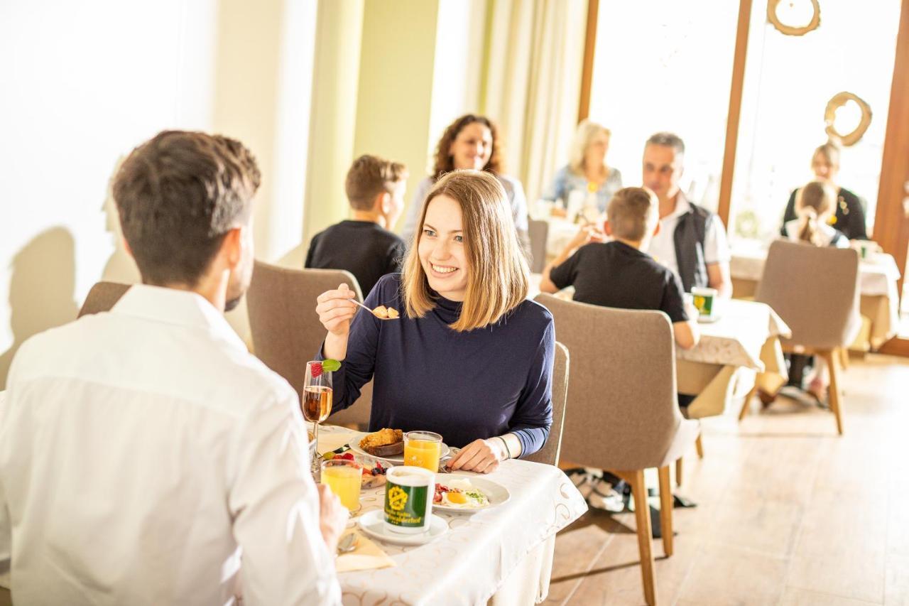 Hotel Moenichwalderhof Monichwald エクステリア 写真